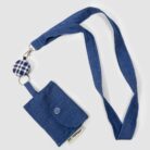 Cordón retráctil Sandra de Monamur visto de frente, accesorio colgante para llevar tarjetas o identificaciones siempre a mano.